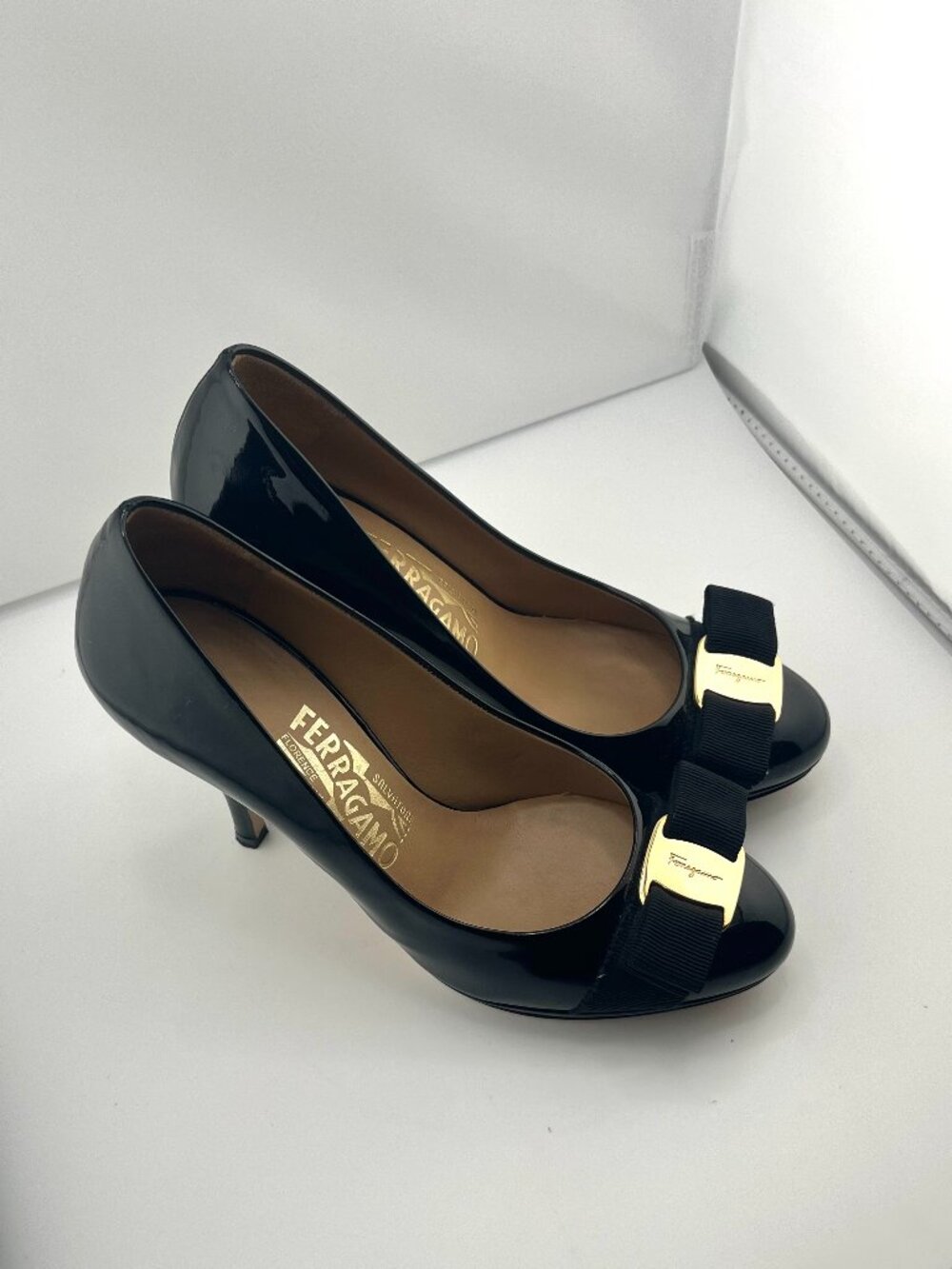 #S16 Salvatore Ferragamo Vara Bow Peep-Toe Pumps, Black - Picture 2 of 7